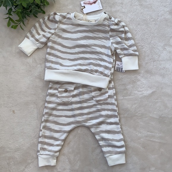 NWT Jessica Simpson 2pc. Set Tan & Off White 3-6M Top & Pants - Picture 2 of 10